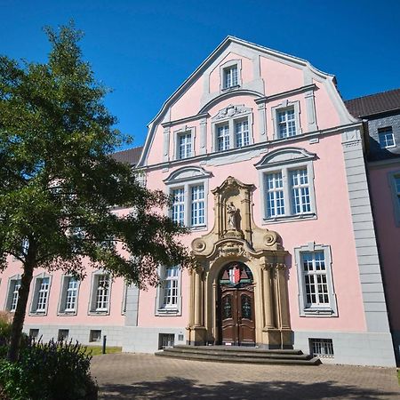 Historisches Deluxe Apartment Im Marianum Neuss Bagian luar foto