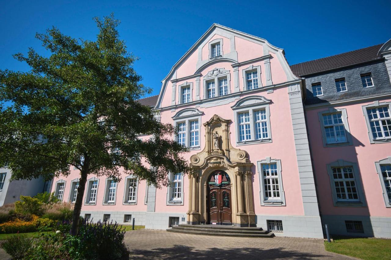 Historisches Deluxe Apartment Im Marianum Neuss Bagian luar foto
